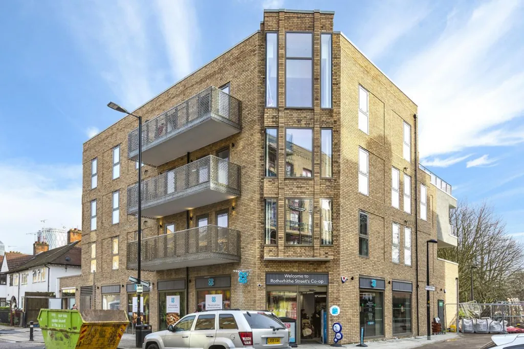 LONDYN: COMPASS APARTMENTS